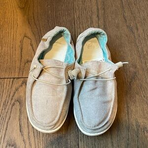 Hey Dude Wendy linen shoes size 7 light grey color